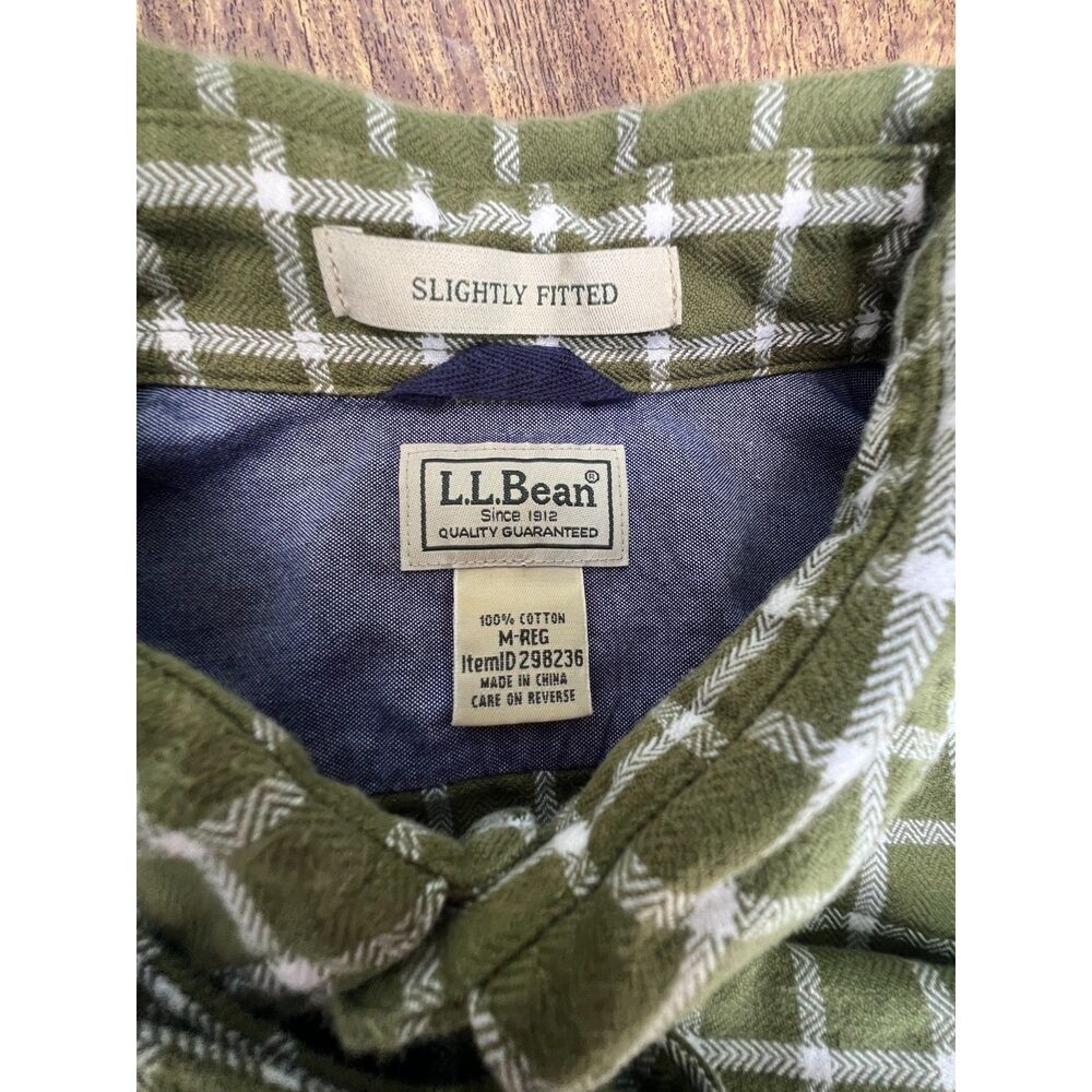 L.L. Bean Mens M Slightly Fitted Green White Plaid Button Down Shirt 100% Cotton